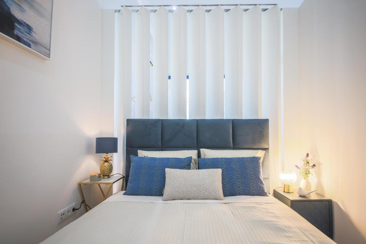 The Twin Apartments Porto Bagian luar foto